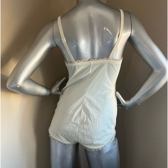 Van Raalte pristine vintage teddy in cream - Picture 4 of 11